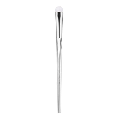e.l.f. Precision Eyeshadow Brush – Medium Tapered Synthetic for Blending & Contouring