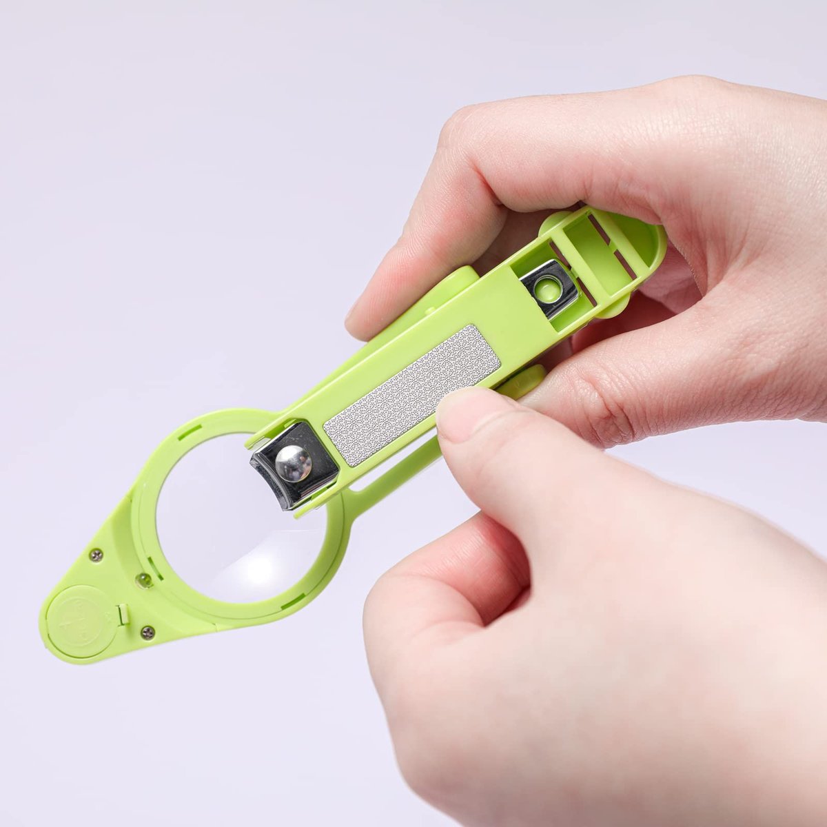 wefaner Nail Clippers with Fold-Away Magnifier and LED Light – Lighted Nail Clipper for Seniors, Adults, Baby, and Pet Care - görsel 11