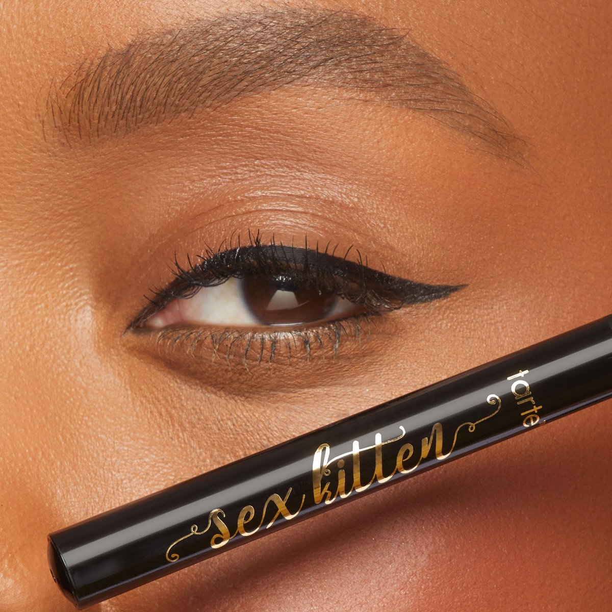 Tarte Sex Kitten Liquid Liner – Waterproof, All-Day Wear Eyeliner Pen with Castor Oil for Bold, Nourished Lashes, Vegan & Cruelty-Free, Full Size, Black - görsel 3