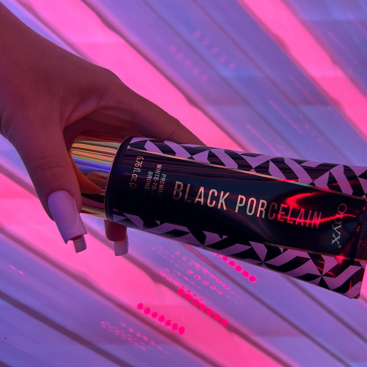 Onyx Black Porcelain White Bronzer Lotion for Tanning Beds - Indoor Bronzing Accelerator with DHA and Erythrulose | No Stain No Streak Formula for Darker Looking Color | 6.76 fl oz - görsel 15