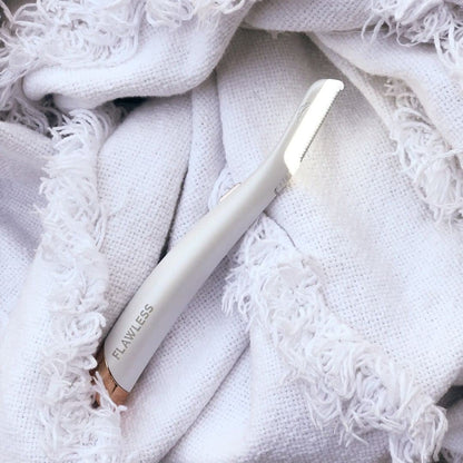 Finishing Touch Flawless Dermaplane Glo Lighted Facial Exfoliator – Non-Vibrating, Includes 6 Replacement Heads, White/Rose Gold Avelisse