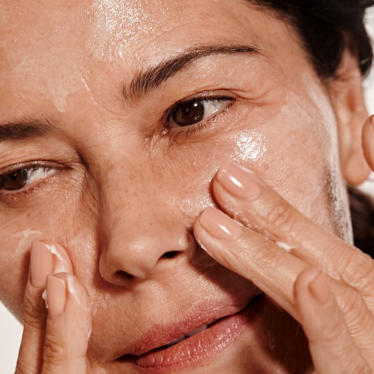 Versed The Shortcut Overnight Facial - Leave-on Gentle Exfoliating Treatment with Lactic and Glycolic Acid for Rejuvenation and Hydration - Vegan 0.5 fl oz - görsel 5