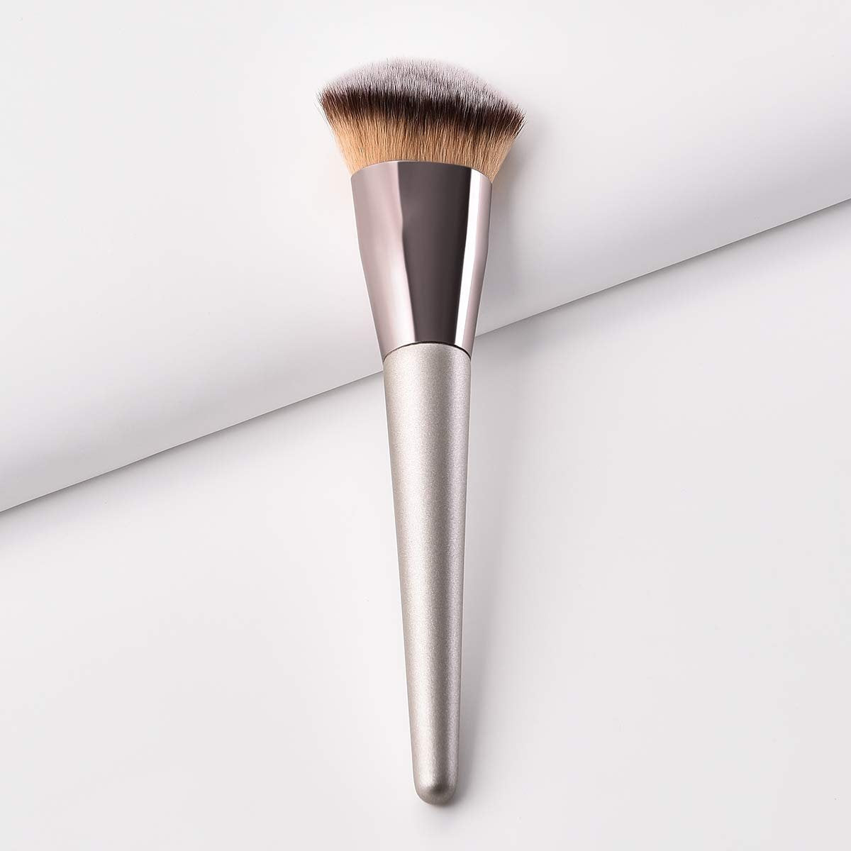 VVS Professional Synthetic Kabuki Brush – Gold, 1 Count | Premium Foundation & Blending Brush - görsel 5