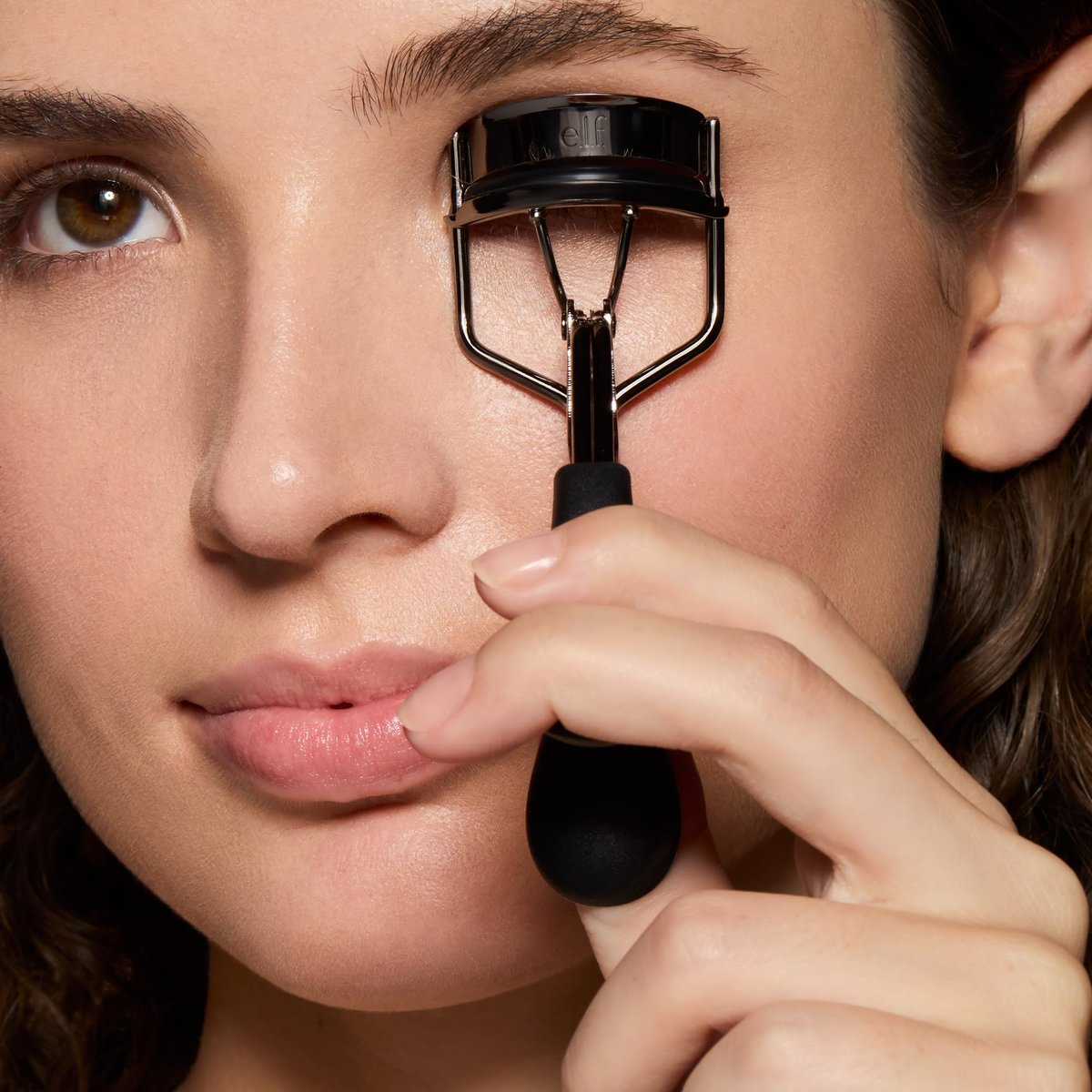 e.l.f. Pro Eyelash Curler – Stainless Steel Lash Curler for Long-Lasting Natural Curl, Ergonomic Design, Includes Replacement Pad, Fits All Eye Shapes - görsel 4