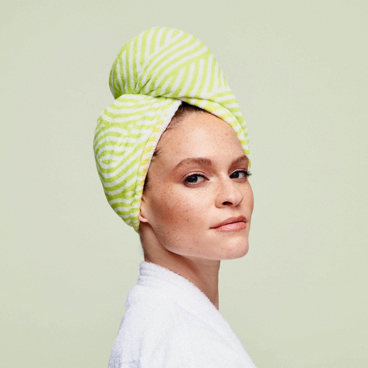 DevaCurl DevaTwist Anti-Frizz Microfiber Towel Wrap – Hands-Free Hair Drying Avelisse