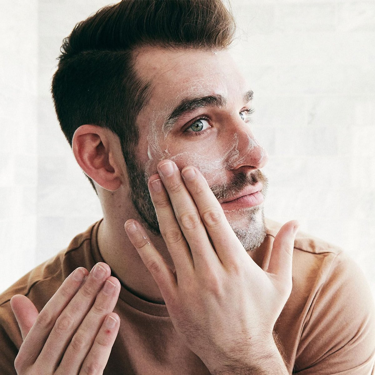 Brickell Men's Daily Defense SPF20 Face Moisturizer for Men - Natural & Organic Zinc Oxide Sunscreen, Hydrates & Protects Against UVA/B Rays, 3.4 oz, Unscented Avelisse