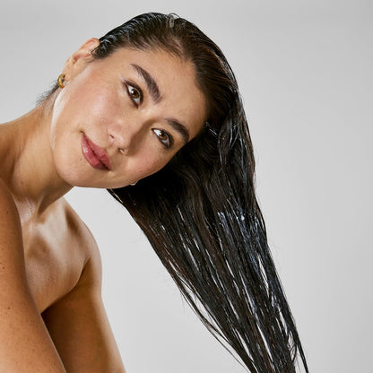 Bumble and bumble. Hairdresser's Invisible Oil Hydrating Hair Mask - 6.7 oz Avelisse