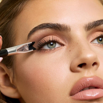 Woosh Beauty The Corner Brush Eye Stamper - Dual-Ended Smokey Eye & Eyeliner Brush with Soft Vegan Bristles (Black, 1 Count) Avelisse