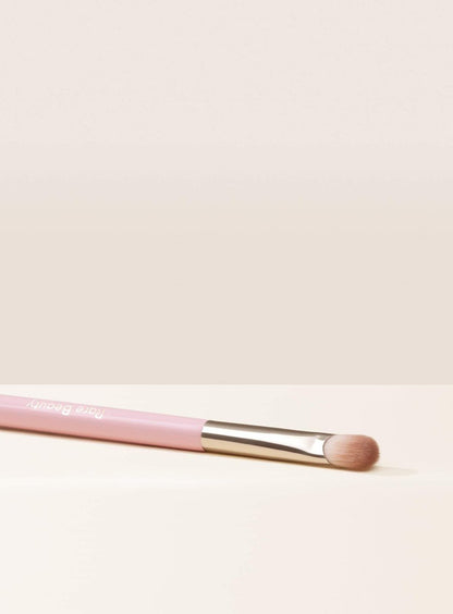 Rare Beauty Liquid Touch All-Over Eyeshadow Brush - Synthetic Bristle