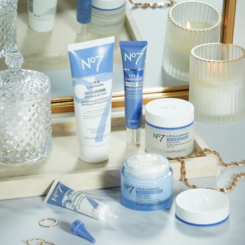 No7 Lift & Luminate Dual Action Cleansing & Exfoliating Face Wash - Gentle Exfoliator with Vitamin C, E & B5 - Deep Pore Cleanser for Dull & Uneven Skin Tone, 3.3 Fl Oz - görsel 10