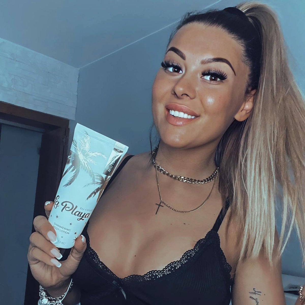 Onyx La Playa Tan & Glow Body Shimmer - Tan Extender & Illuminating Moisturizer - Anti-Streak After Tanning Lotion & Body Highlighter with Anti-Cellulite & Moisturizing Effect, Paraben Free, 8.5 fl oz Avelisse