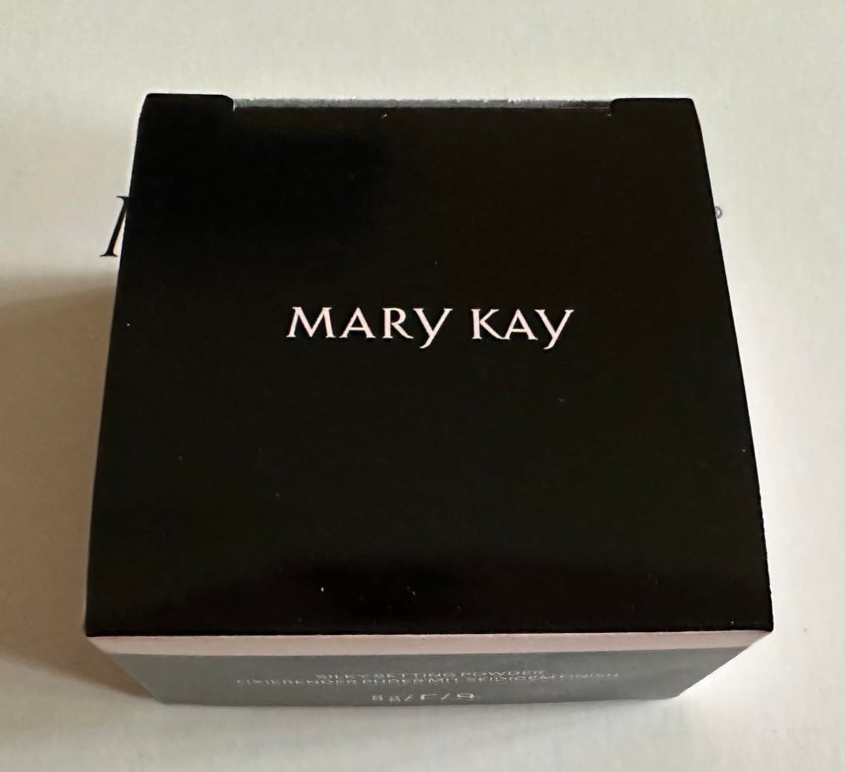 Mary Kay Silky Setting Powder - Light Medium Ivory, 0.28 oz - Long-Lasting Face Powder for a Smooth, Flawless Finish Avelisse