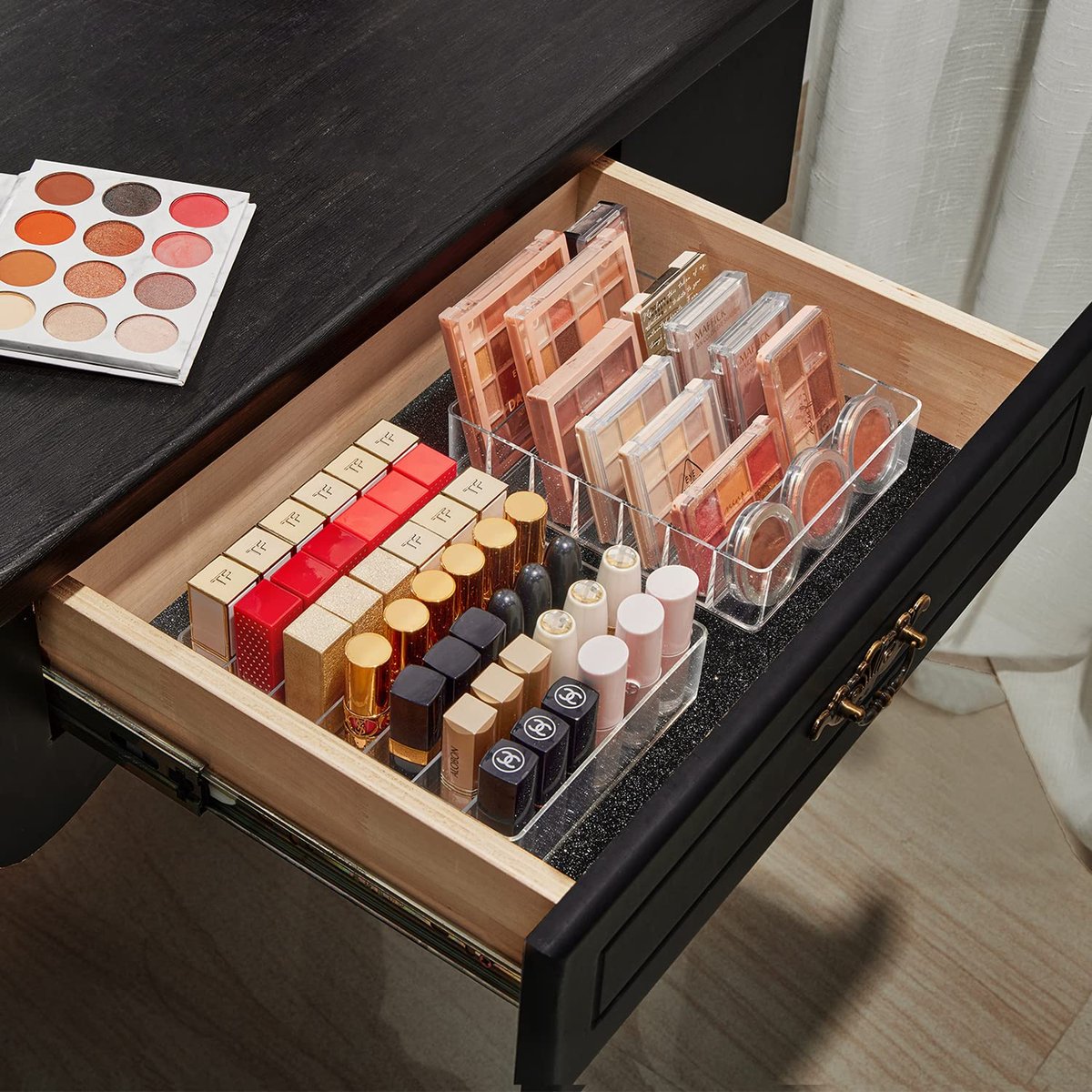 WECHENG Clear Acrylic Makeup Organizer for Eyeshadow Palette and Lipstick – 7 Section Divided Cosmetics Storage for Vanity Drawer or Countertop (7.48" x 6.22" x 1.77") - görsel 9