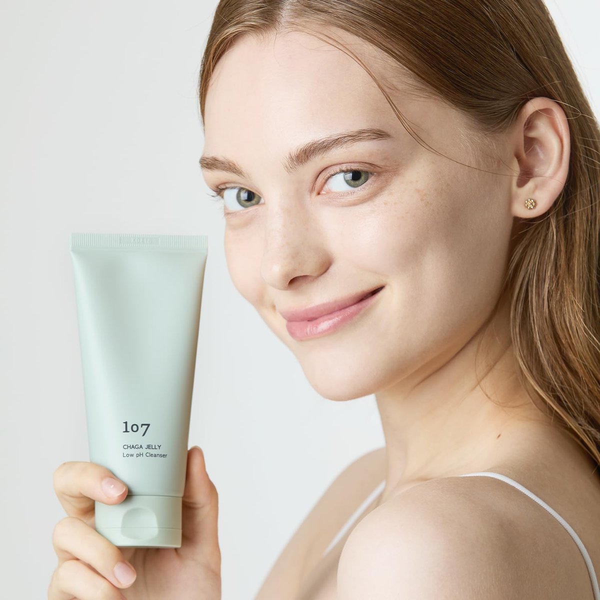 107 Gentle Gel Cleanser - Low pH, Non-Stripping Face Wash for Sensitive Skin with Antioxidants & Calming Ingredients, Korean Beauty (4.0 fl oz) Avelisse