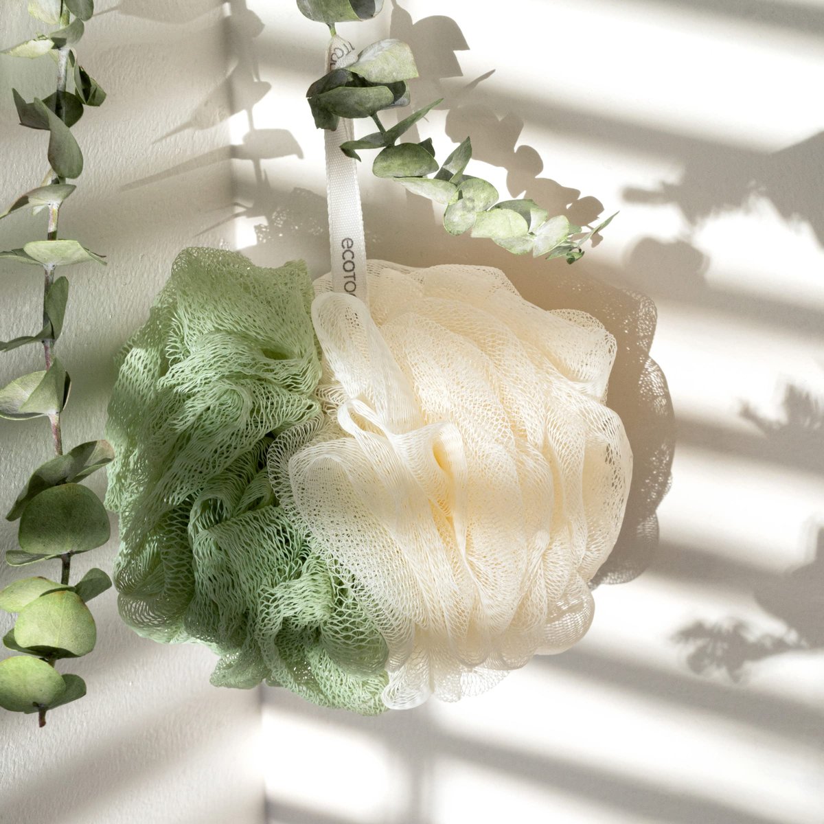 EcoTools Green 2-in-1 EcoPouf - Dual-Sided Shower Loofah Exfoliates & Cleanses Skin, Made of Recycled Netting, Eco-Friendly Bath Accessory, Cruelty-Free, 1 Count Avelisse