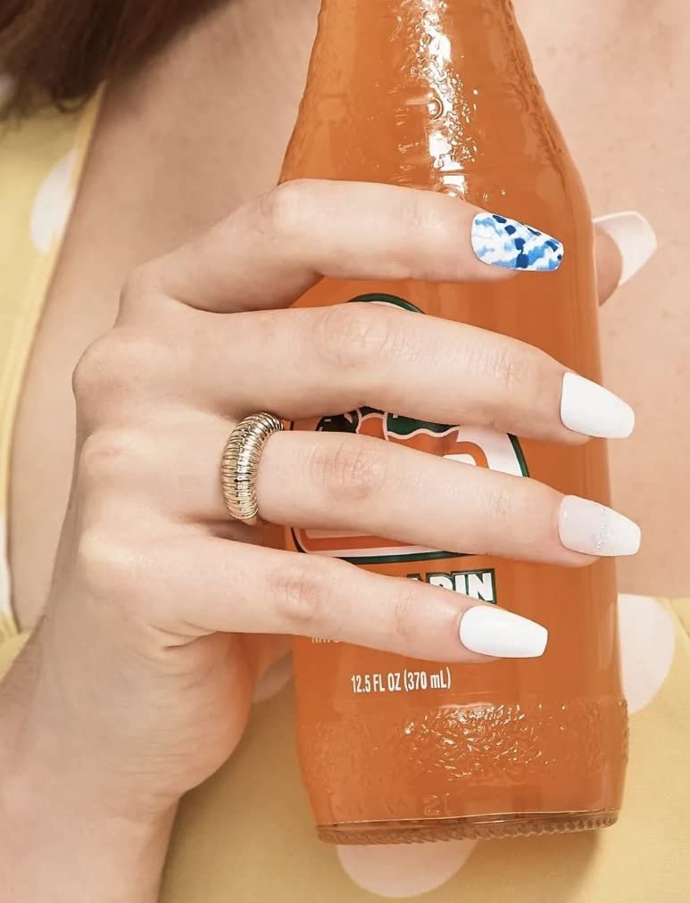 KISS Impress No Glue Mani 30 Pcs Press on Nails - White with Glitter Blue Tie-Dye, Medium Coffin Shape, Easy Peel & Press, Hassle-Free Removal, Tools Included - görsel 4