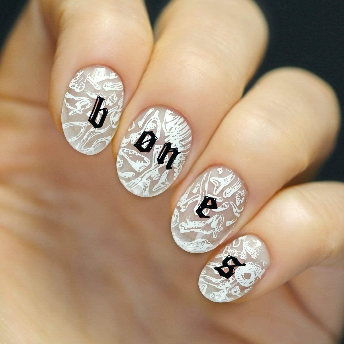 Maniology Black & White Duo Stamping Polish Set – Essential Nail Art Lacquers for Crisp, Full-Coverage DIY Manicures (13ml Each) Avelisse