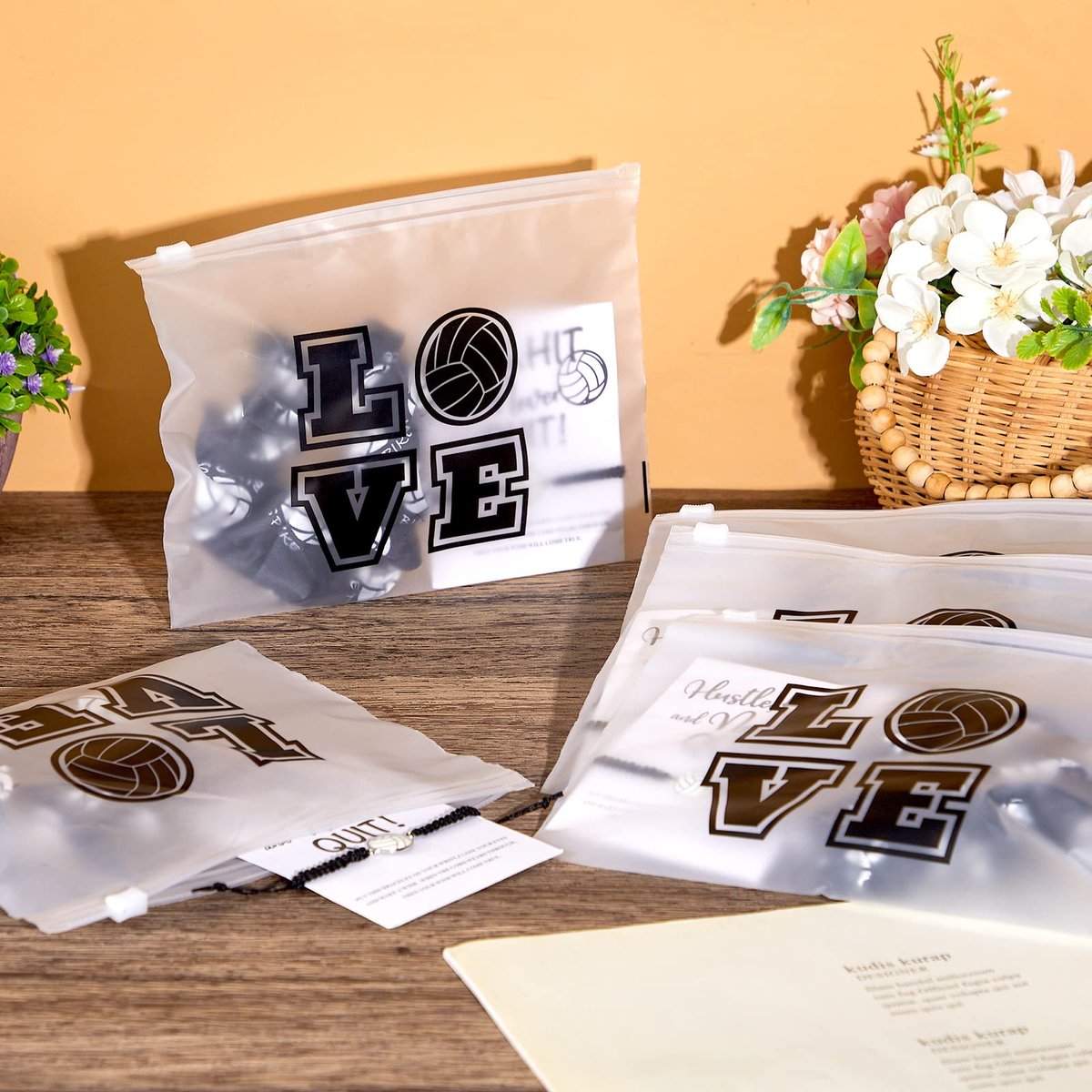Juexica 36-Piece Volleyball Team Gifts Set - Black and White Bracelets, Scrunchies, and Bags for Women Players - görsel 7