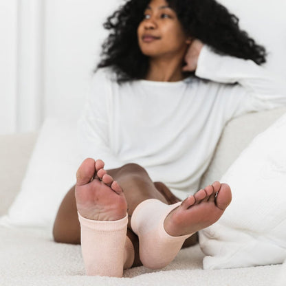 Bare August Moisturizing Socks – Overnight Gel Socks for Dry, Cracked Heels – Reusable Spa Socks for Women & Men – 2 Pairs, Pinky Peach, One Size Avelisse