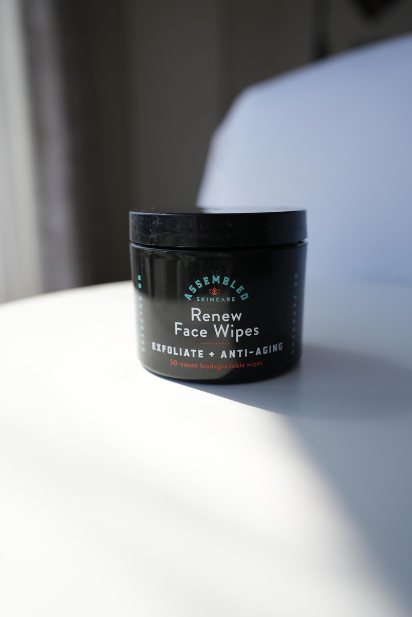 Renew Exfoliating Face Wipes - Anti-Aging & Pre-Shave Towelettes, 50 Count Avelisse