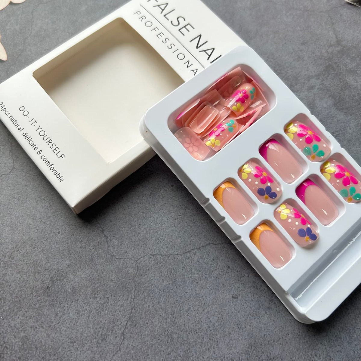 SOOZEE French Tip Press on Nails Short Square - Nude Pink with Flower Designs, Acrylic Fake Nails for Women - görsel 9