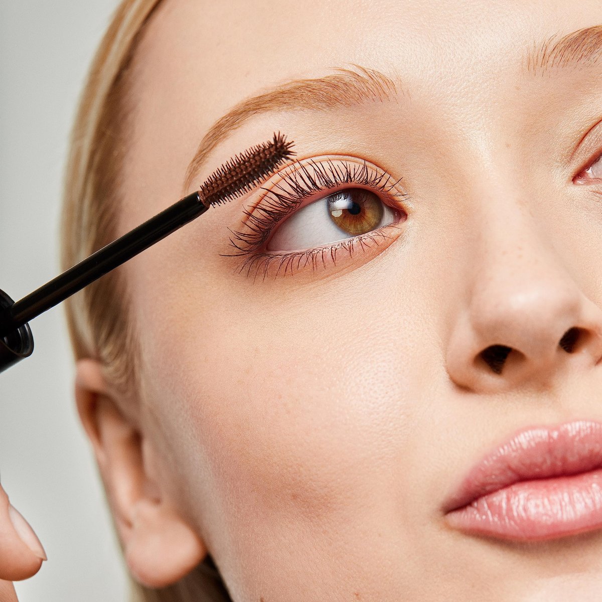 Saie Mascara 101 - Lash Lengthening Mascara for Thick, Bold, Lifted Lashes - Buildable Eye Makeup Formulated to Strengthen and Condition with Rich Nutrients - Brown (0.31 oz) Avelisse