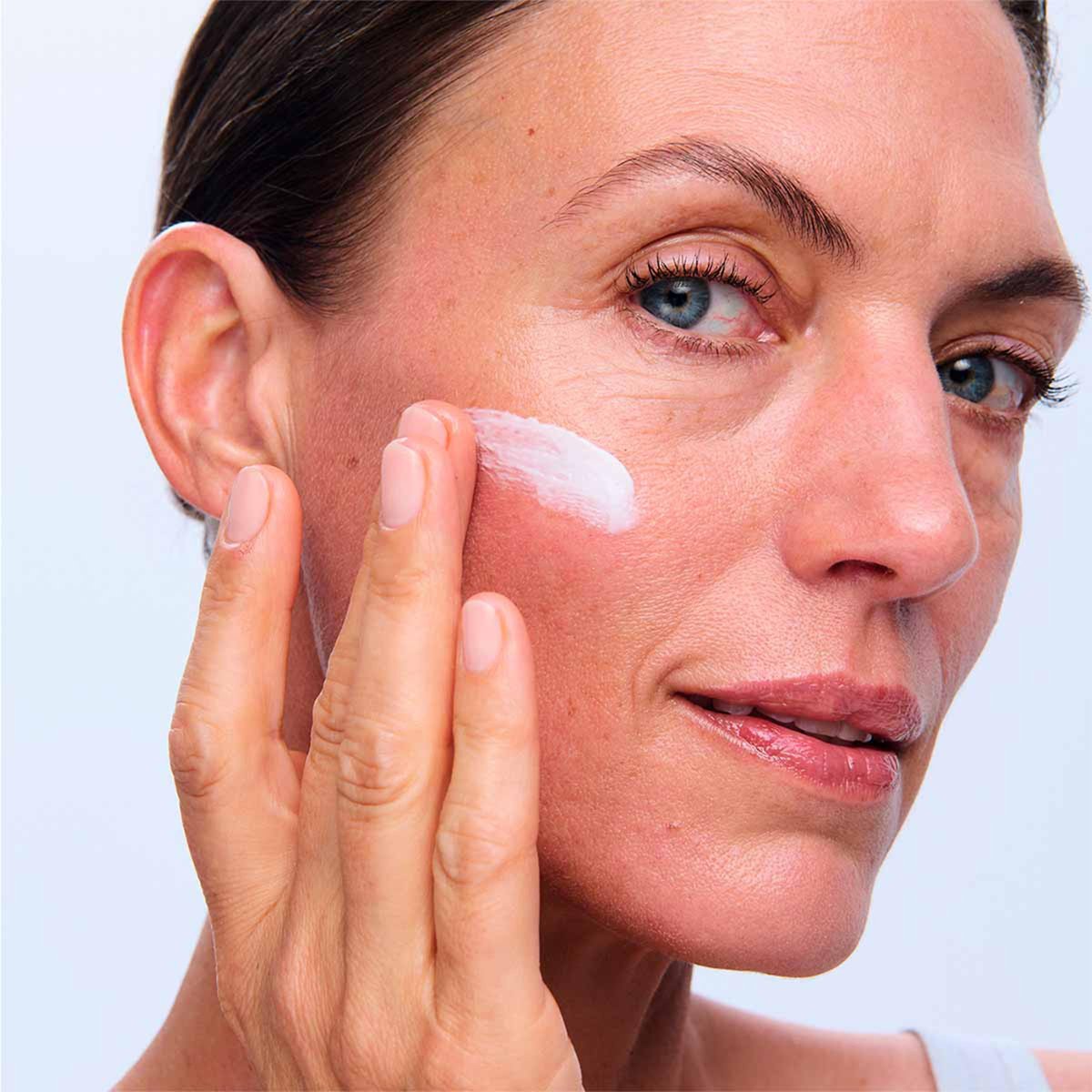 Clarins Super Restorative Day Cream SPF 15 – Anti-Aging Moisturizer for Mature Skin Avelisse