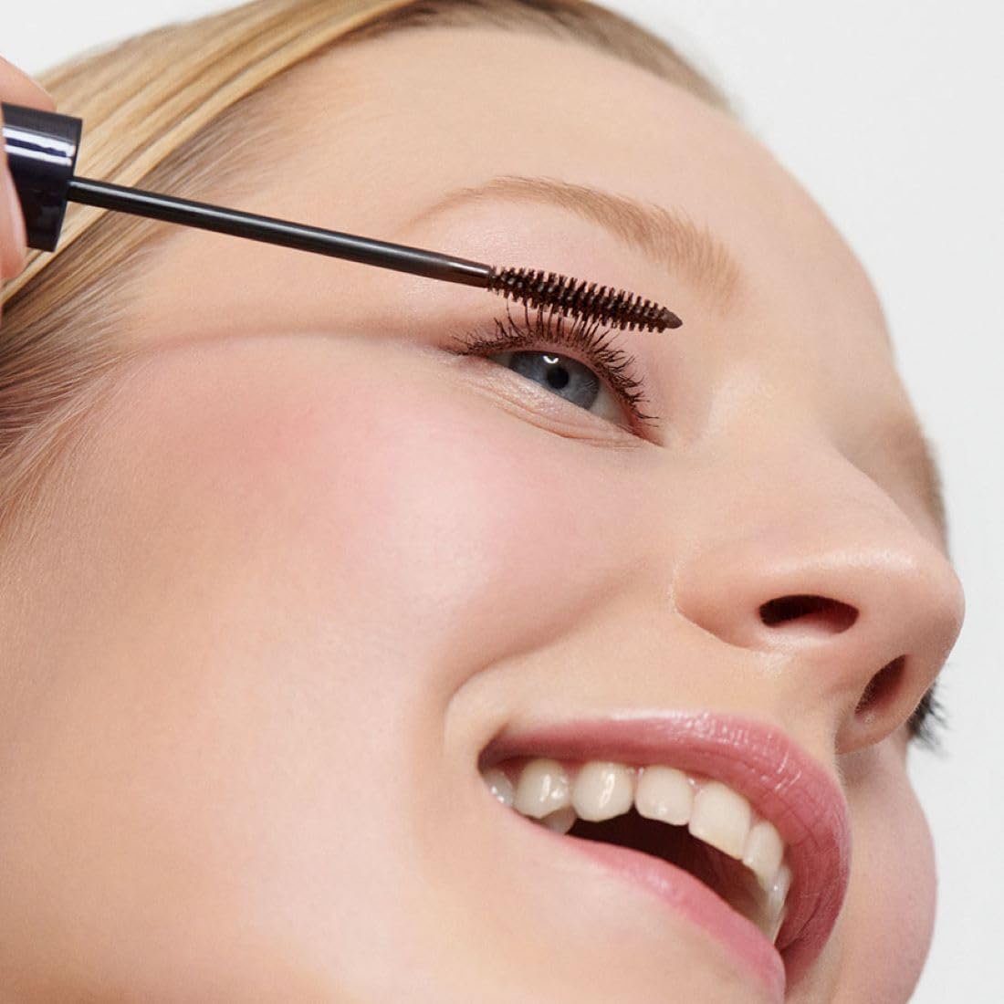 Dr. Hauschka Brown Defining 02 Mascara - 6 ml (0.2 fl oz) | Natural Volumizing & Defining Eye Makeup - görsel 8