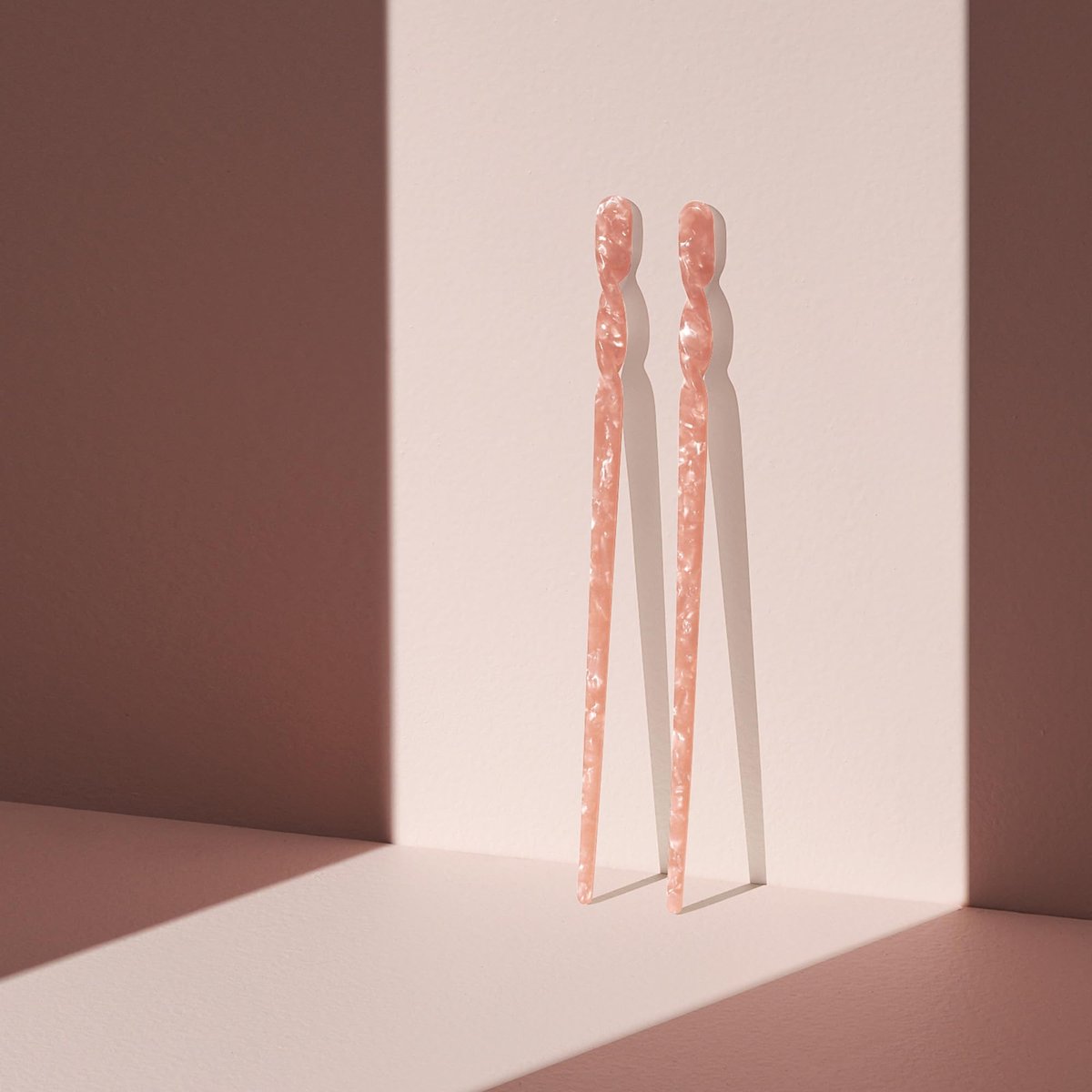 The Hair Edit Marble Pin Up Twists - Slim Hair Pin Sticks with Blush Marble Finish (2 Count) - görsel 9