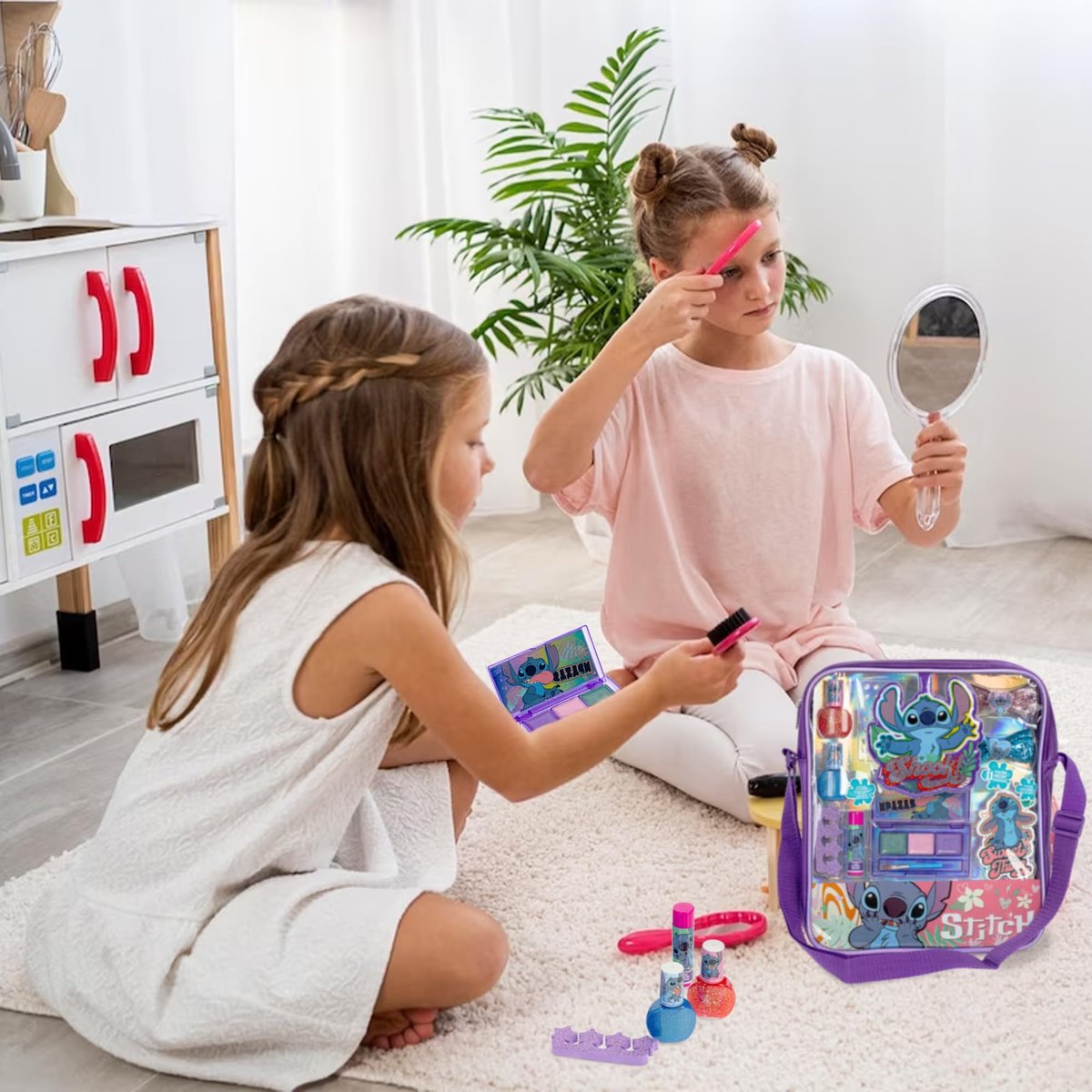 Disney Lilo & Stitch Makeup Filled Shoulder Bag – Pretend Play Makeup Set with Lip Gloss, Nail Polish, Hair Bow & More for Girls Ages 3+ Avelisse