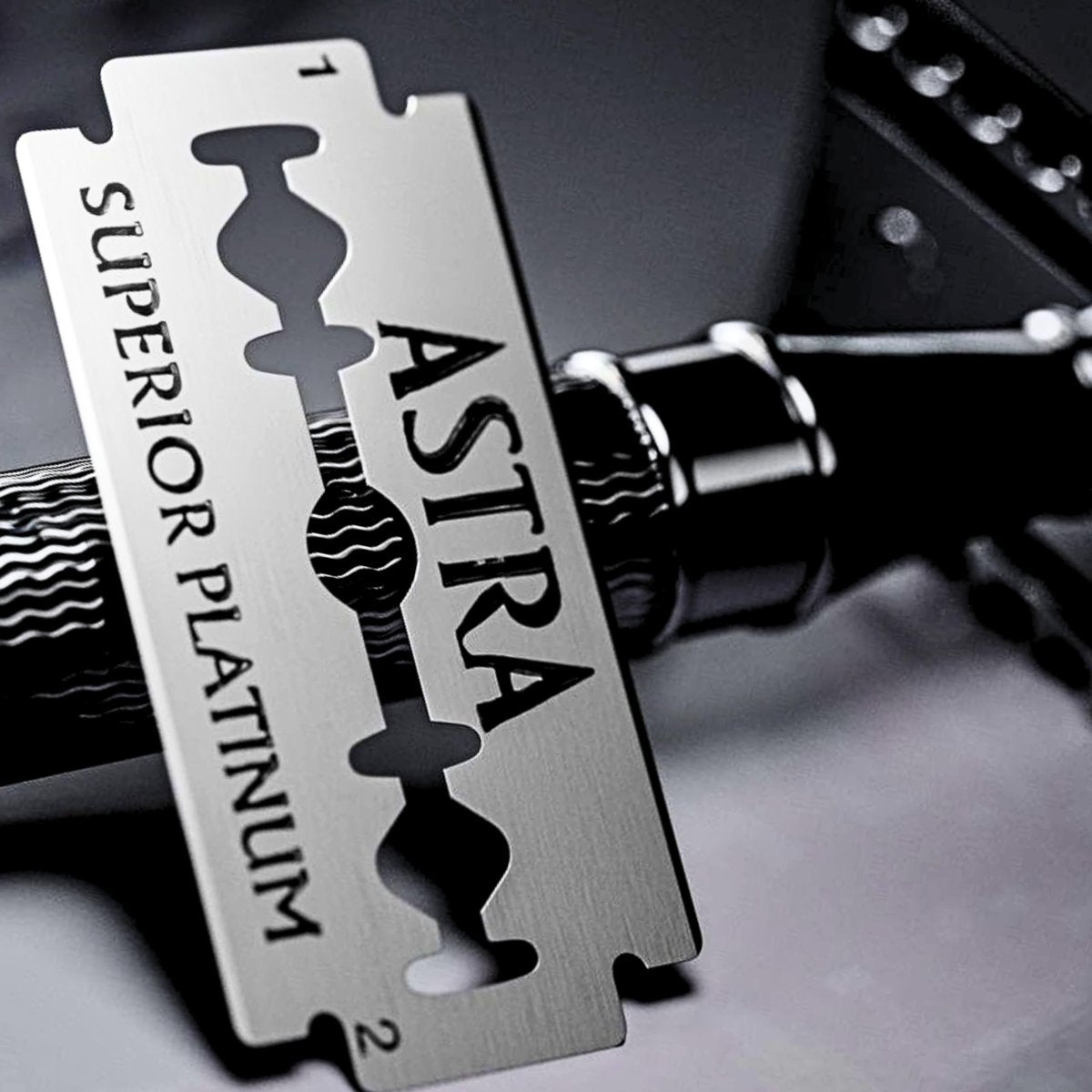 The Shave Factory Premium Shaving Set - Astra Platinum Double Edge Safety Razor Blades (300 Count) Avelisse