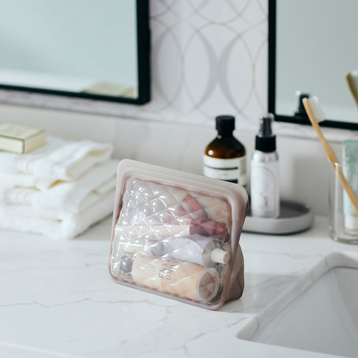 Stasher Silicone Reusable Makeup Bag - Taupe, 28 oz - Travel Essentials & Eco-Friendly Toiletry Organizer - görsel 10