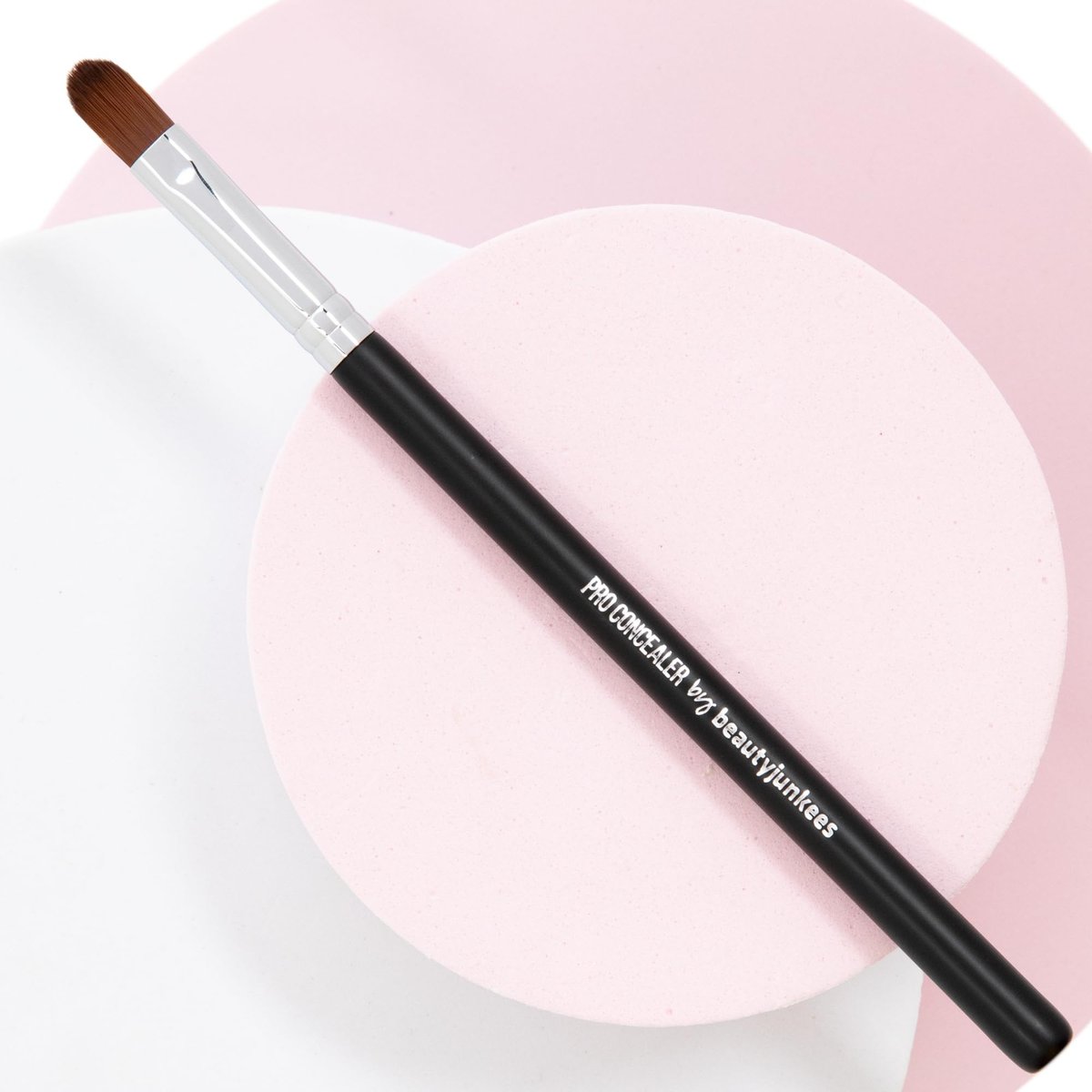 Beauty Junkees Flat Concealer Brush Under Eye - Small Concealer Brush for Foundation, Eyebrows, Nose Contour, Color Corrector, Cream & Powder Cosmetics - Synthetic Bristles - görsel 15