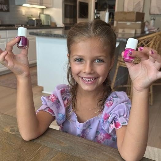 Piggy Paint 100% Non-Toxic Girls Nail Polish Gift Set - Sparkle, Sparkle! - Safe, Cruelty-Free, Vegan, Low Odor for Kids (4 Pack, 0.13 Fl Oz Each) Avelisse