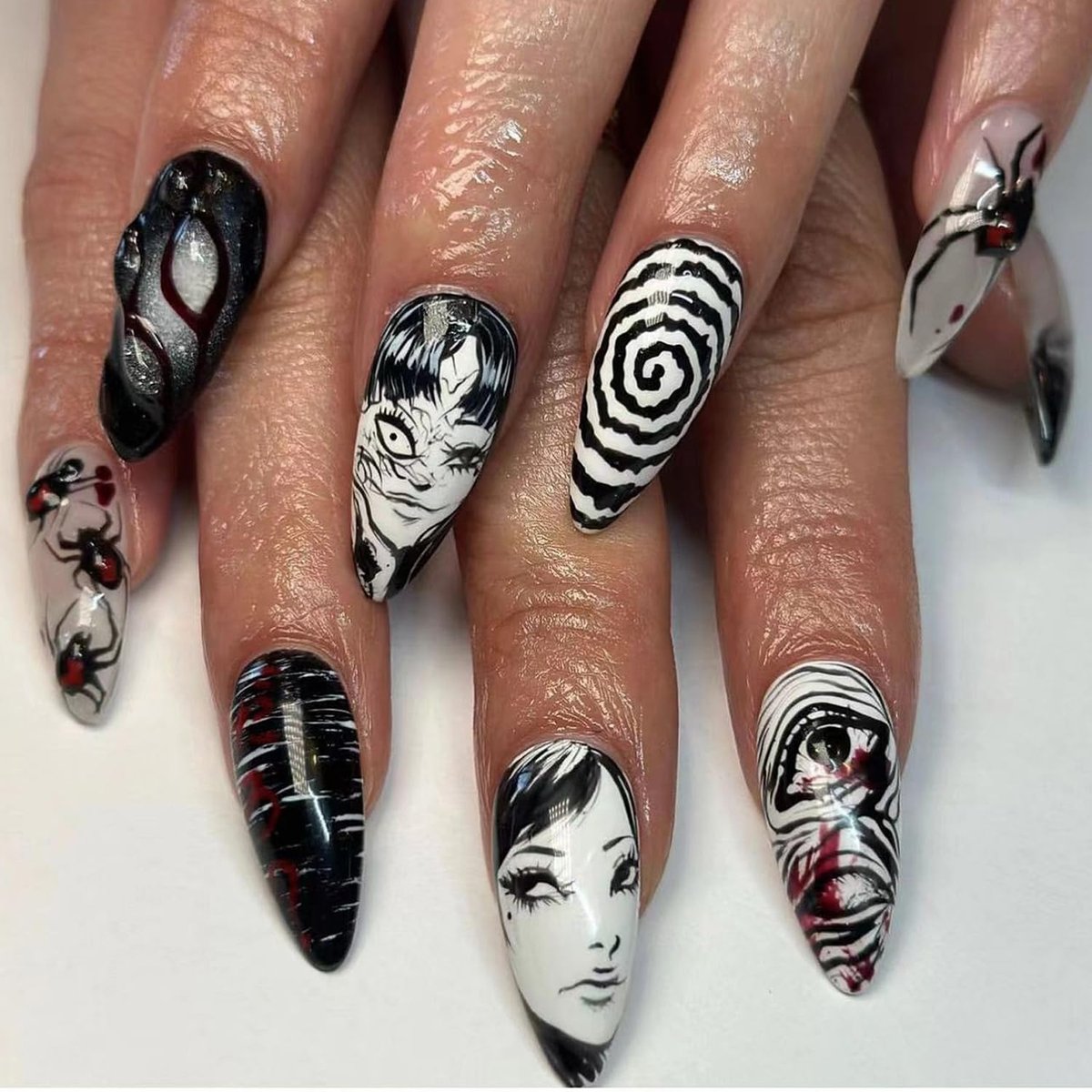 24Pcs Gothic Press on Nails Medium Almond Fake Nails - Punk Cartoon Anime Design Black White Full Cover Glue on Nails Horror Gothic French False Nails for Women Girls Acrylic Manicure Decor - görsel 1