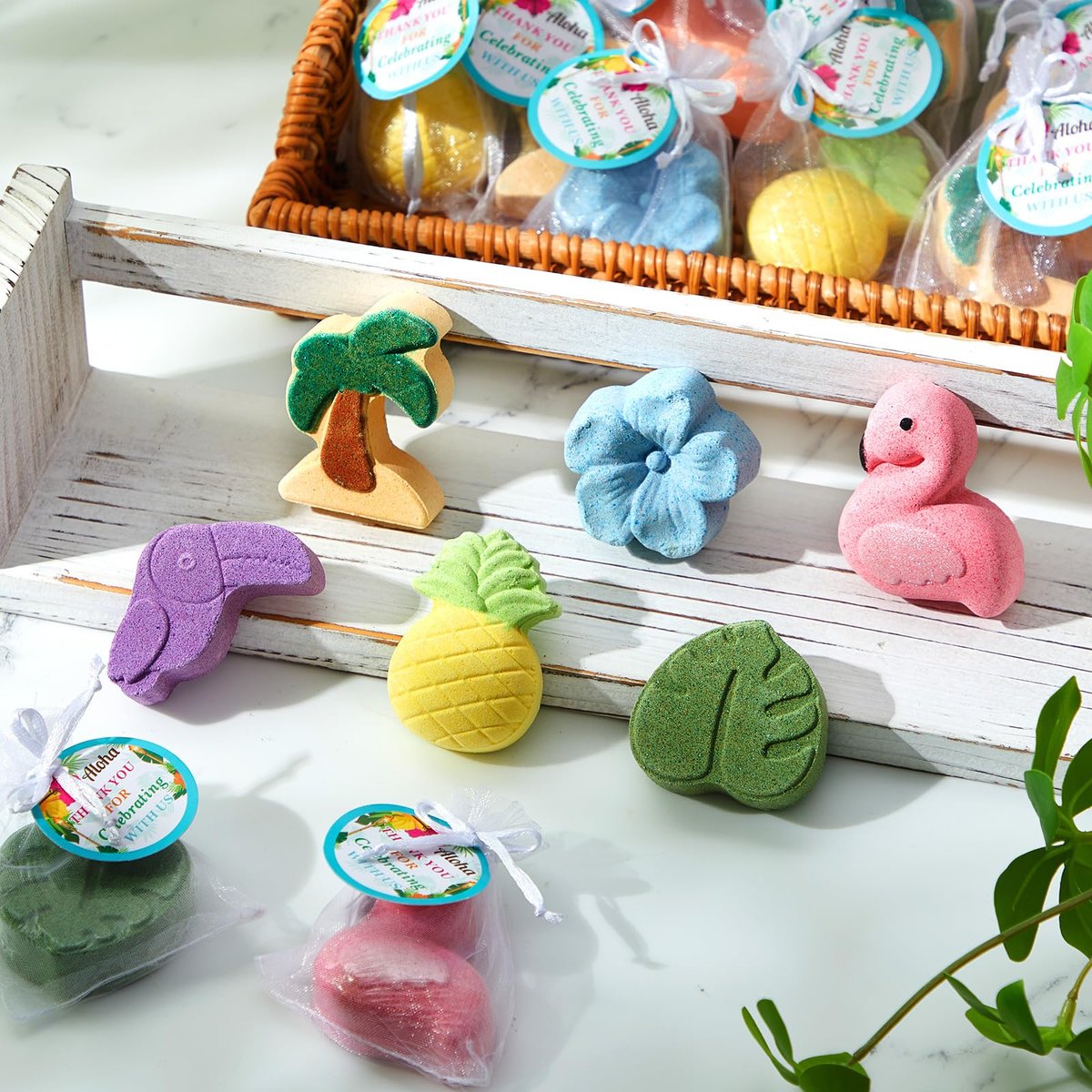 Lounsweer 48 Sets Hawaiian Luau Party Favor Bath Bombs – Tropical Flamingo & Pineapple Scented Bath Bombs with Organza Bags for Summer Holiday Gifts, Birthday, Wedding, and Party Favors - görsel 7