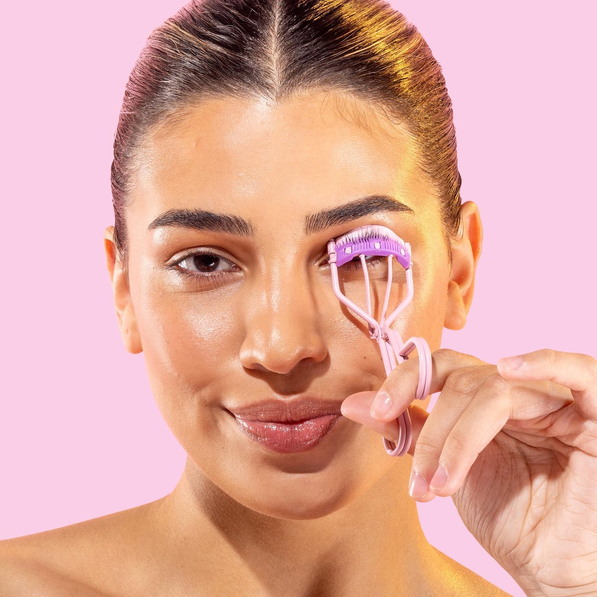 THE QUICK FLICK Eyelash Curler - Stainless Steel with Comb, Pink, Travel-Friendly for Separated & Curled Lashes Avelisse