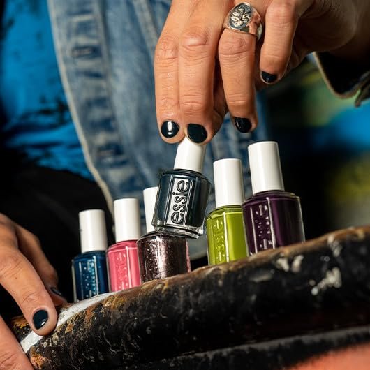 essie Nail Polish, Salon-Quality Purple Nail Polish, Vegan, Fall 2024, Leather Weather, 0.46 fl oz - görsel 10