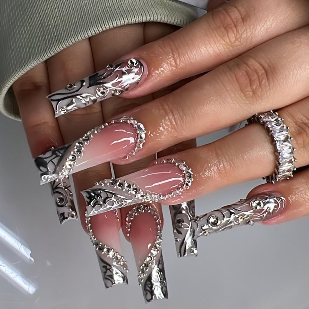 Long Press on Silver Nails with Rhinestones and Heart Designs - False Acrylic Nails for Women - görsel 7