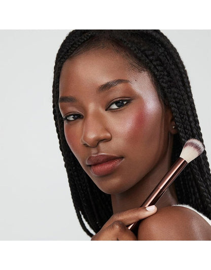 Hourglass No. 15 Blush Brush – Synthetic, Precision Blending Avelisse