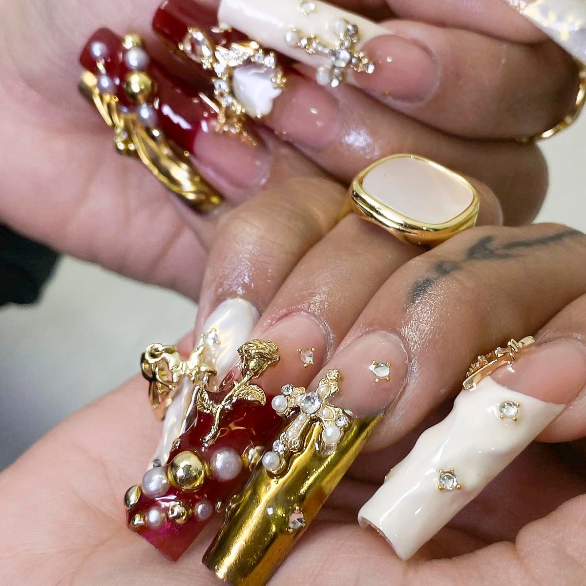 128PCS Gold Nail Charms Set with Rhinestones and Gems, Rose, Hearts, Cross and Virgin Mary - Y2K 3D Shiny Jewelry Nail Accessories Supplies - görsel 7