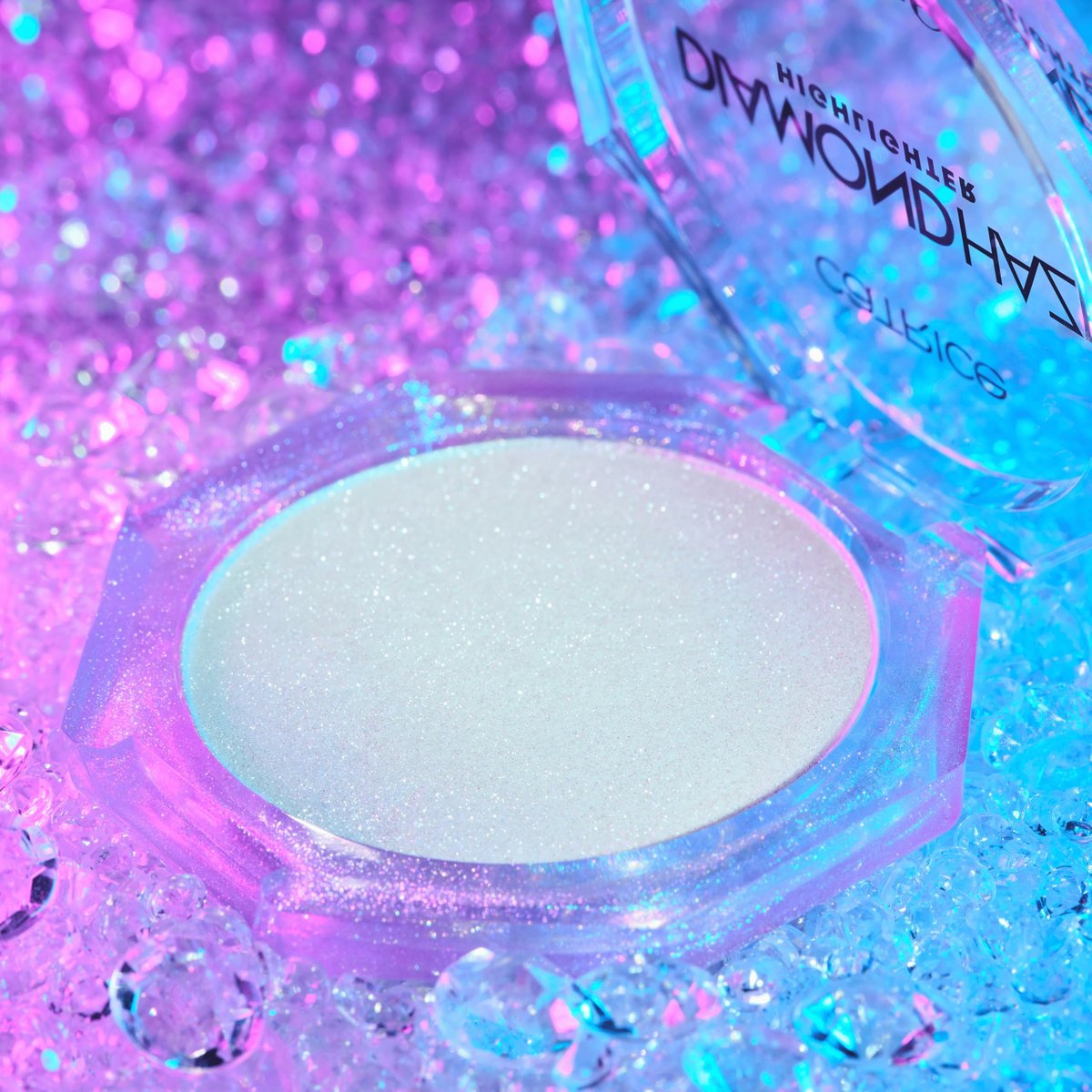 Catrice Diamond Haze Highlighter 010 Gimme Glitter – Stunning 3D Shimmer for Face & Body, Silky Buildable Glow, Vegan & Cruelty-Free - görsel 15