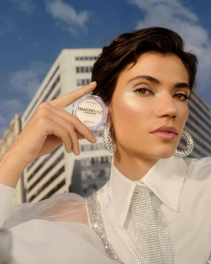 Catrice Diamond Haze Highlighter 010 Gimme Glitter – Stunning 3D Shimmer for Face & Body, Silky Buildable Glow, Vegan & Cruelty-Free