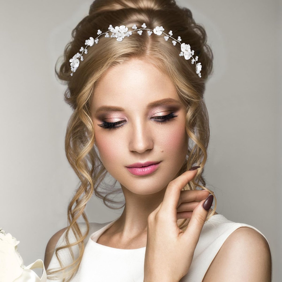 Thinp Bridal Pearl Flower Headpiece Headband - White Plastic Hair Accessory for Weddings, Parties, First Communion Avelisse