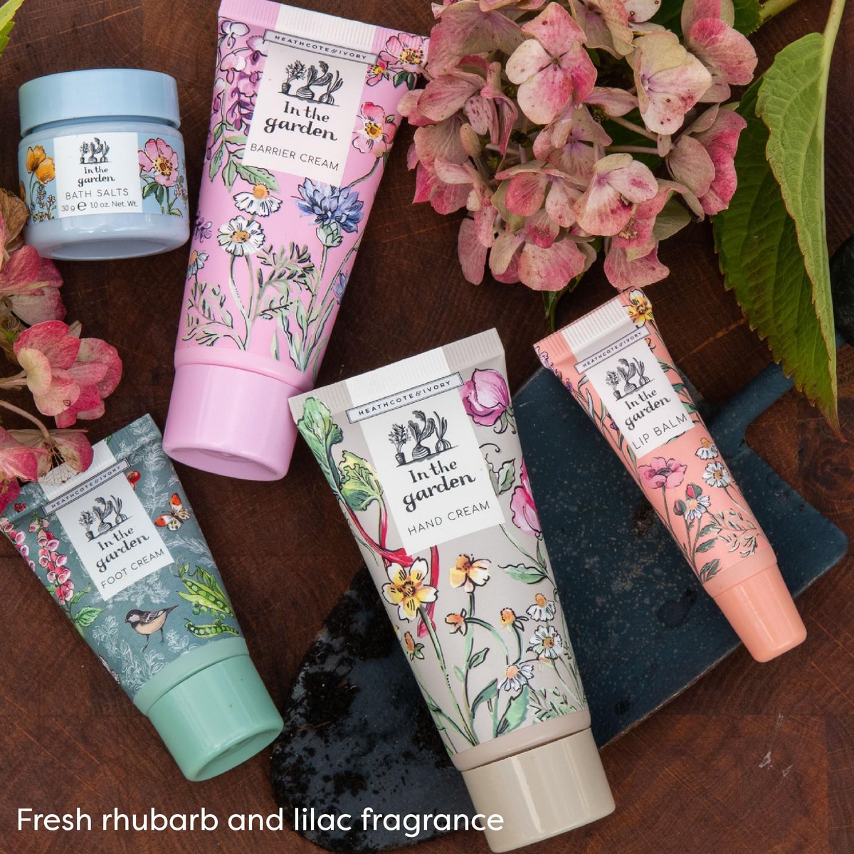 Heathcote & Ivory Top To Toe In The Garden Hand Foot Lip Care Gift Kit - görsel 8