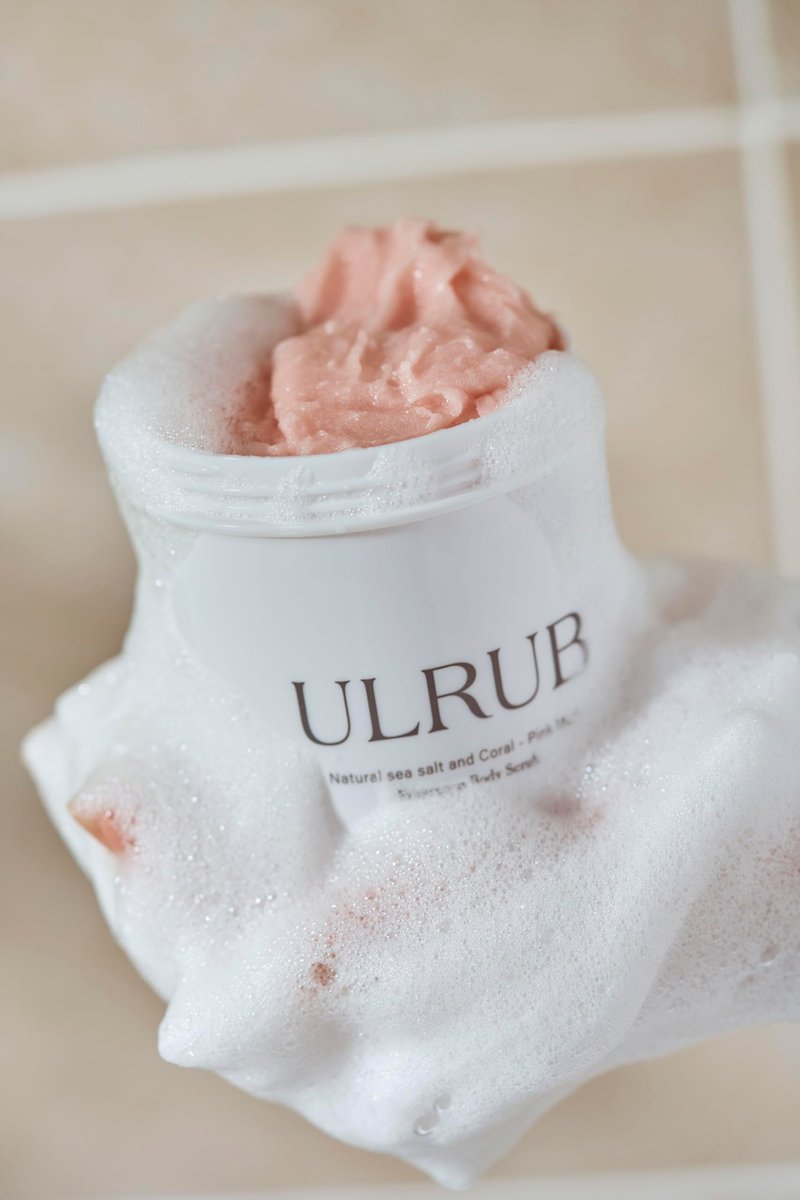 ULRUB Body Scrub 460g - Perfumed Exfoliator for Dark Spots, Intimate Areas, Knees, Arms, Elbows, Heels with CICA Extract, Placenta, Vitamin C - Japanese Body Smoother for Women Avelisse
