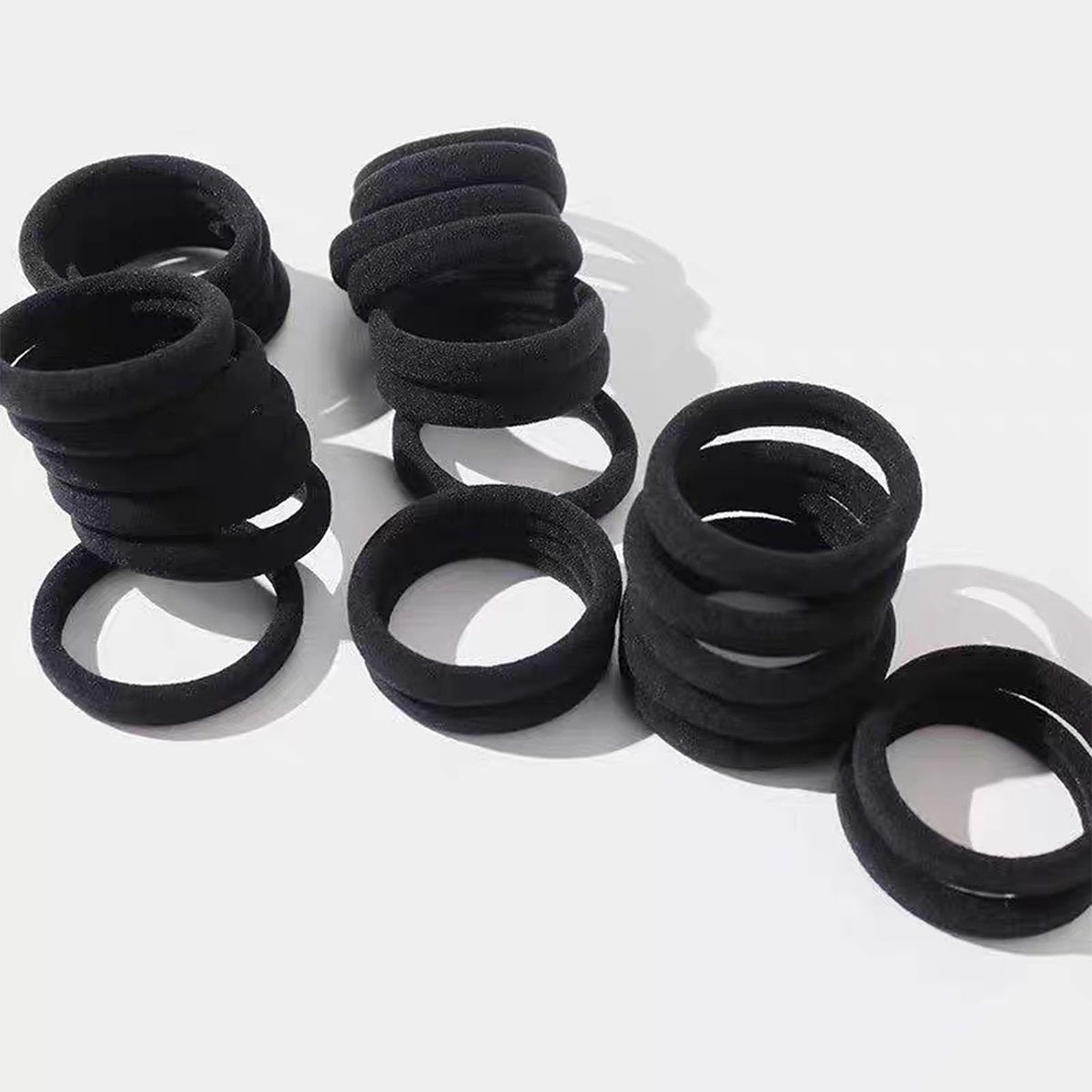 200PCS Black Hair Ties – Seamless, No Damage Elastic Bands for Ponytails, Workouts & Daily Use – Soft Nylon Hair Ties for Thick, Curly, or Fine Hair – Women, Men, Kids, Toddlers - görsel 5