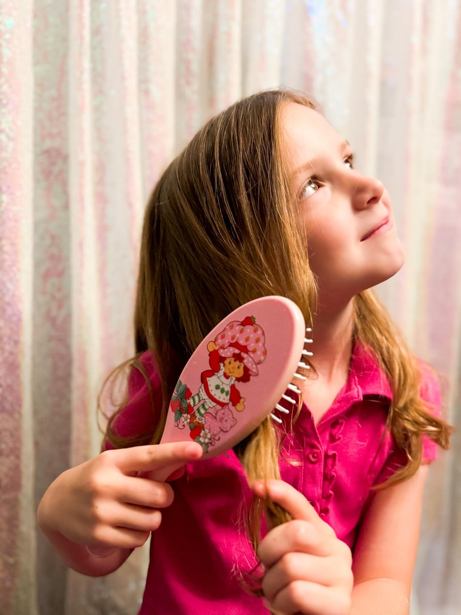 LUV HER Strawberry Shortcake Hair Accessory Set – 5-Piece Detangling Hairbrush & Scrunchies for Kids Ages 3+ Avelisse