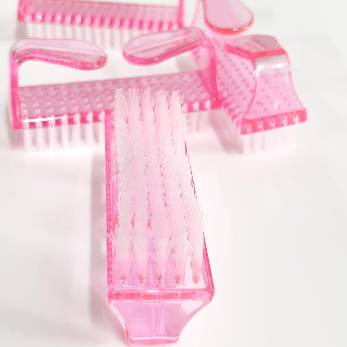 SQULIGT 4-Piece Nail Brushes for Cleaning Fingernails – Ergonomic Handle Grip Nail Scrubber Brush Set, Manicure & Pedicure Tools for Women and Men (Pink) Avelisse