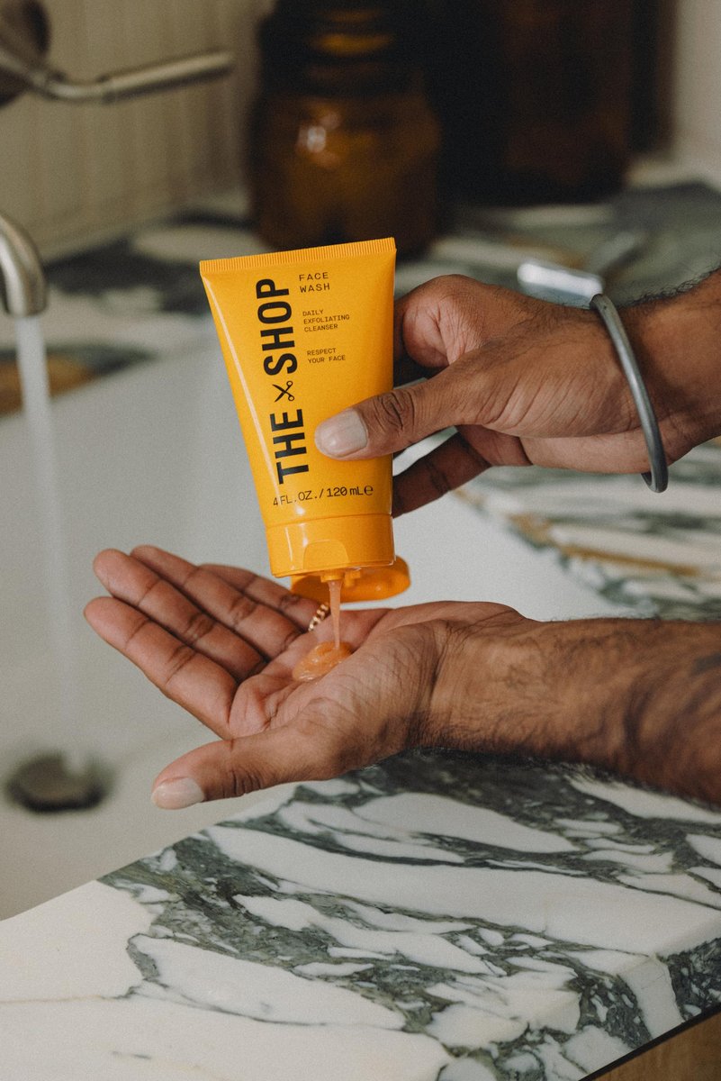 The Shop by LeBron James Men's Daily Exfoliating Face Wash - Gentle Cleanser for All Skin Types, Unclogs Pores, Removes Dirt & Oil, Eucalyptus Scent, 4 Fl Oz - görsel 3